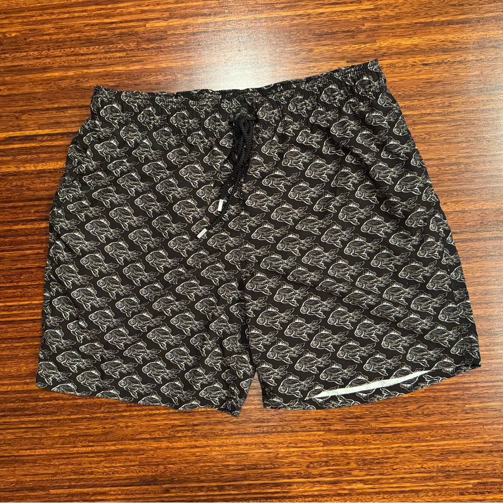 Bugatchi Aircher Mid Length Swim Trunks size medium EUC fish print mesh lining